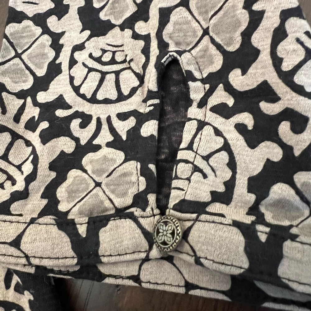 Lucky Brand tan/taupe and black abstract floral boho top size 1X - Picture 8 of 16